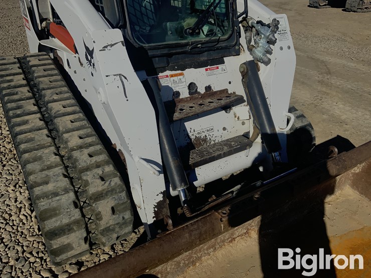 2008-bobcat-t320-image-15