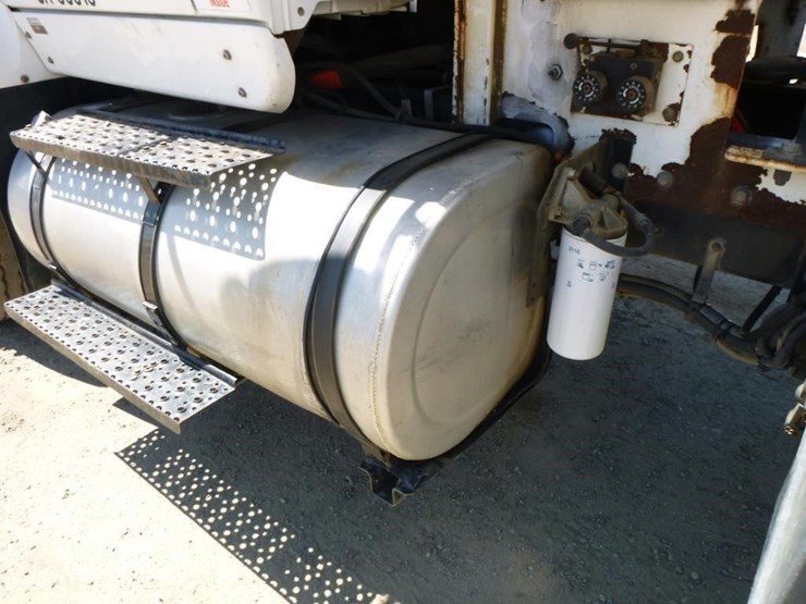 2009-international-7600-image-35