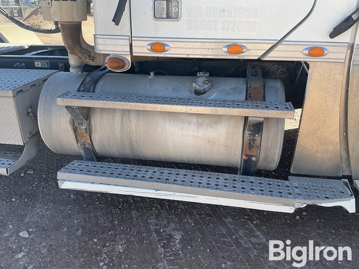 2017-freightliner-coronado-132-image-14