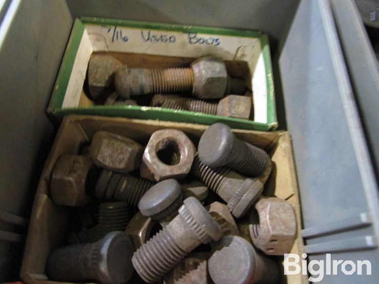 large-assortment-of-wheel-studs,-lug-bolts,-lug-nuts,-and-washers-image-20