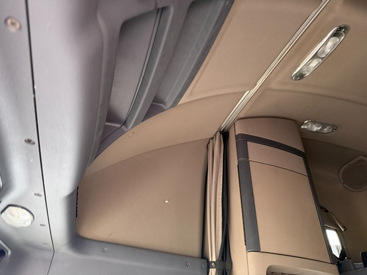 2018-freightliner-122sd-image-81