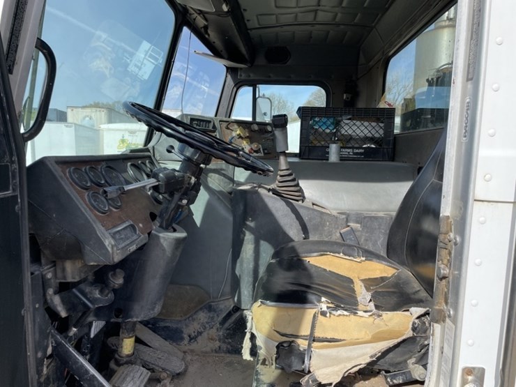 1997-peterbilt-320-image-20