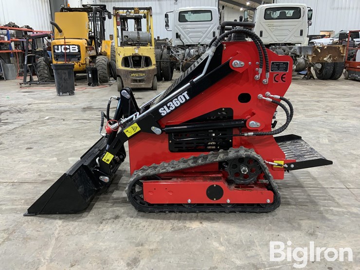 2025-massey-ferguson-730-image-8