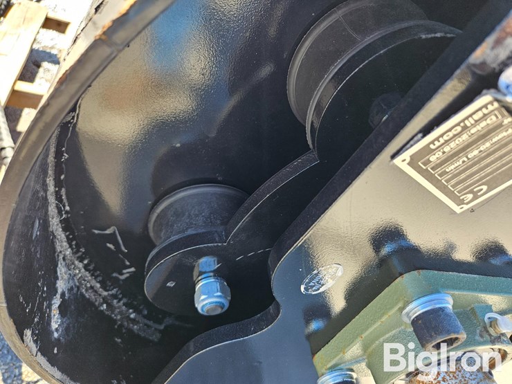 2025-massey-ferguson-730-image-15