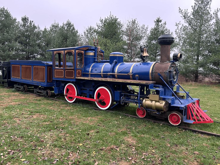 frick-steam-locomotive-with-track-image-5