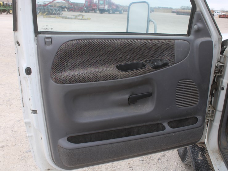 1999-dodge-3500-image-29