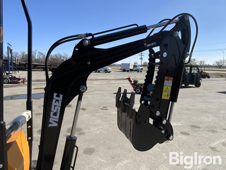 2025-massey-ferguson-730-image-14