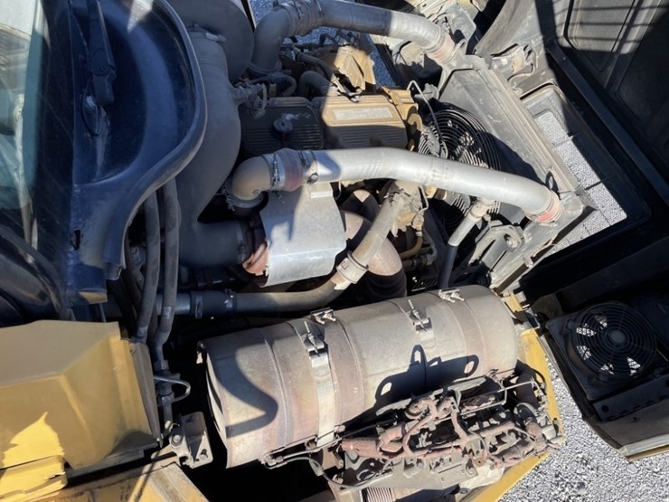 2013-caterpillar-740b-image-24