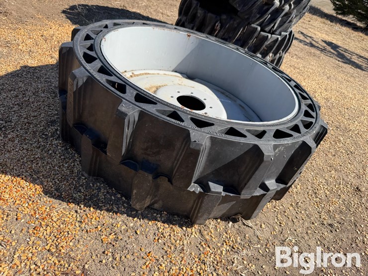 valley-revolution-47x15"-irrigation-tire-&-rim-image-16