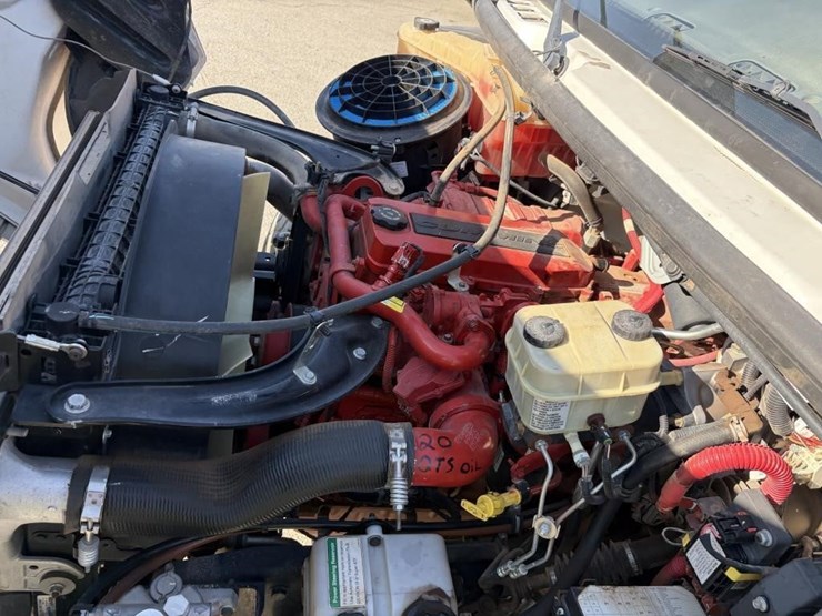 2018-freightliner-m2-106-image-7