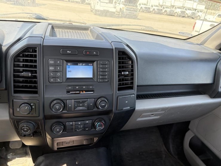 2020-ford-f150-image-13