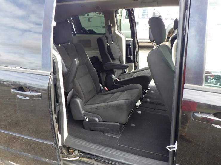 2016-dodge-grand-caravan-image-8