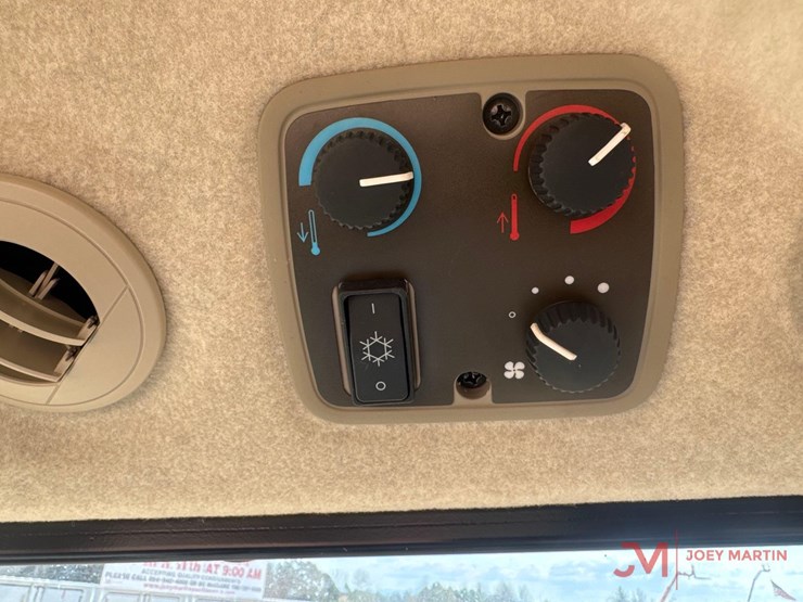 john-deere-3046r-image-23