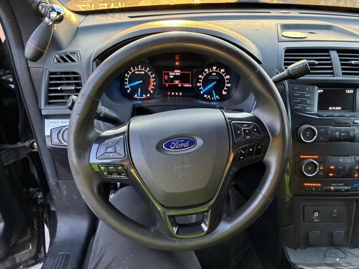 2019-ford-explorer-image-13