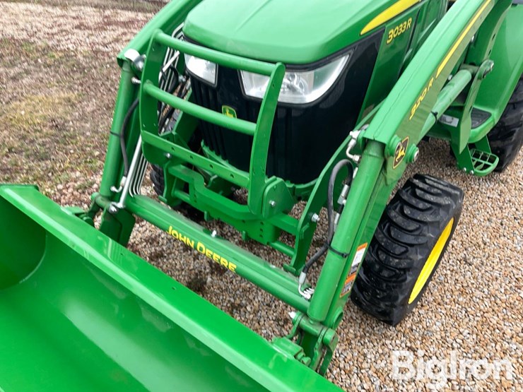 2020-john-deere-3033r-image-11