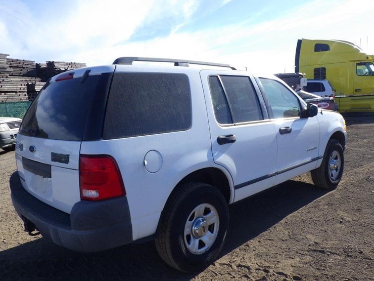 2004-ford-explorer-image-3