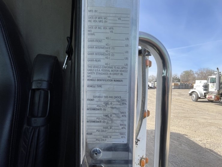 2006-kenworth-t300-image-27