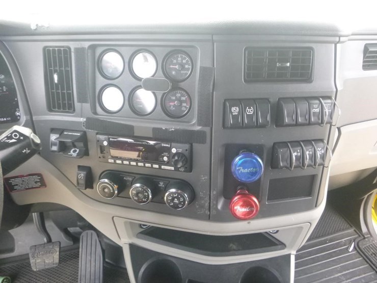 2024-peterbilt-579-image-18