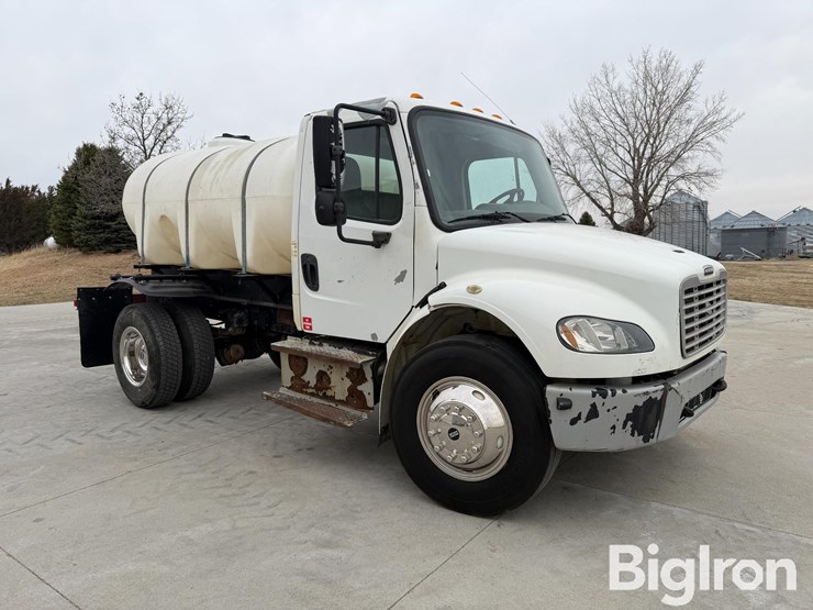2016-freightliner-m2-tanker-truck-image-3