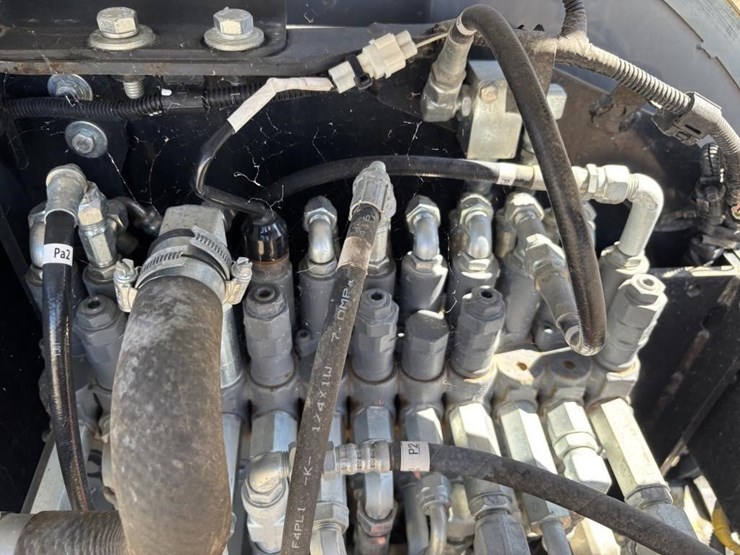 2020-takeuchi-tb230-image-45