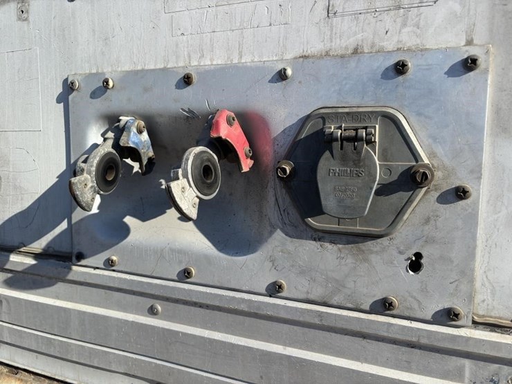 2000-utility-vs2r-image-7