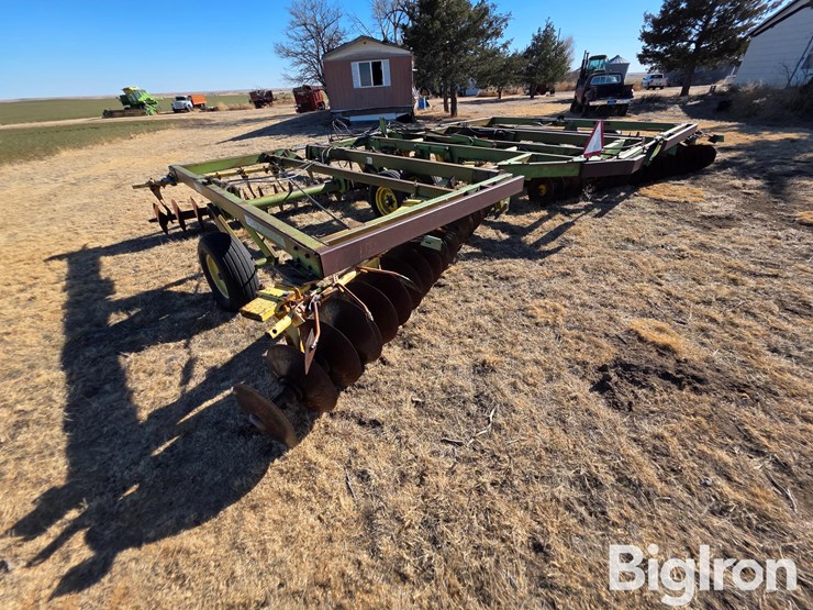 john-deere-330-image-7