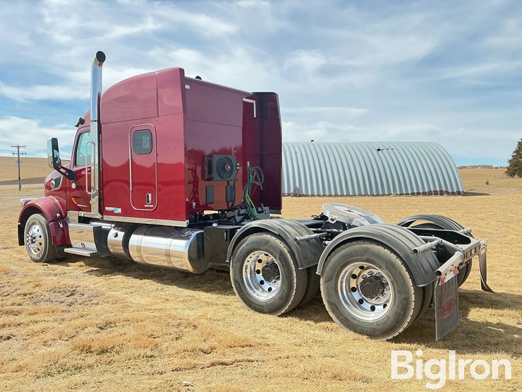 2017-peterbilt-567-image-7
