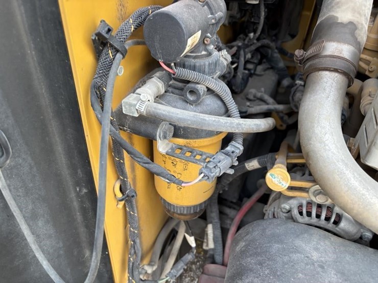 2021-caterpillar-259d3-image-34