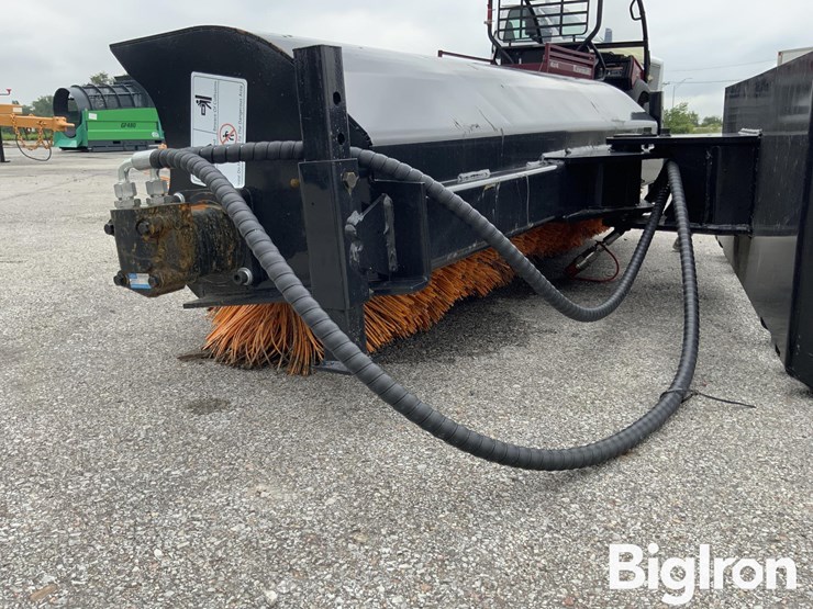 2025-massey-ferguson-730-image-10