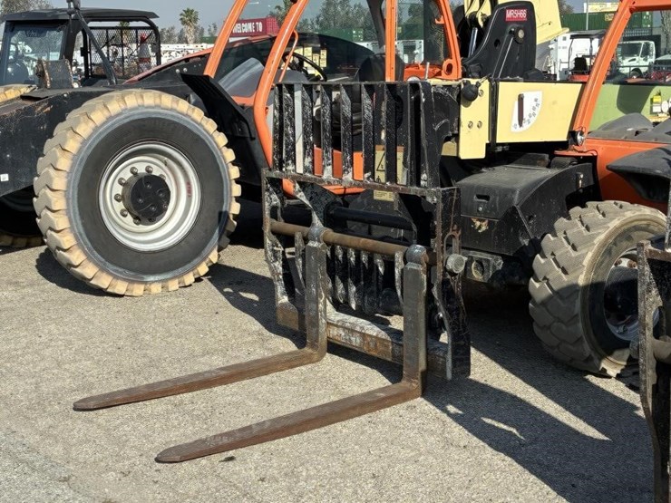 2015-jlg-g5-18a-image-5