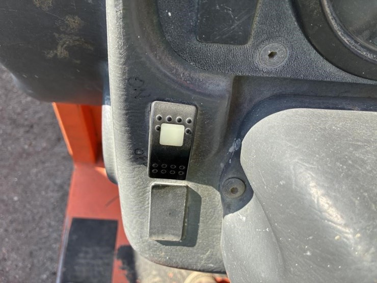 2015-jlg-g5-18a-image-16