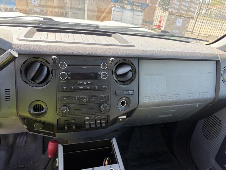 2015-ford-f550-sd-image-16