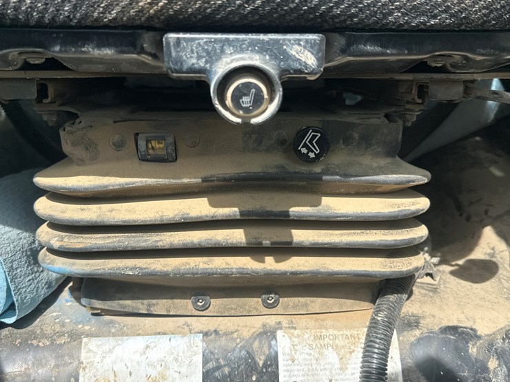 2017-caterpillar-239d-image-39