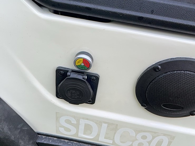 brandnew-4-seat-electric-golf-cart-image-5