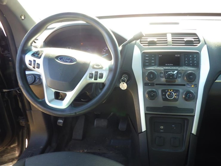 2015-ford-explorer-image-9