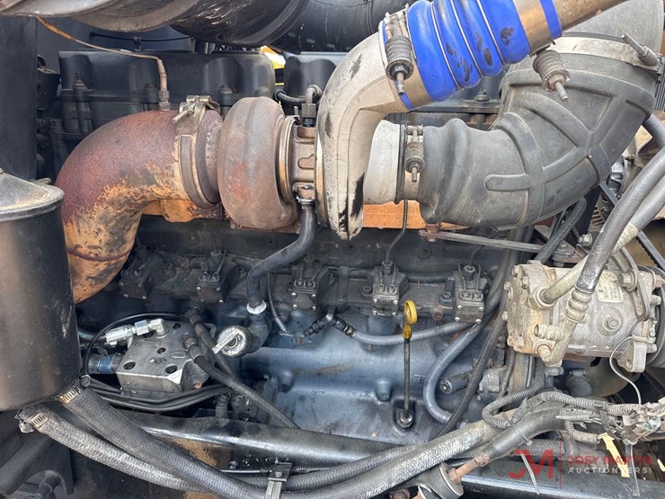 2001-mack-ch613-image-26