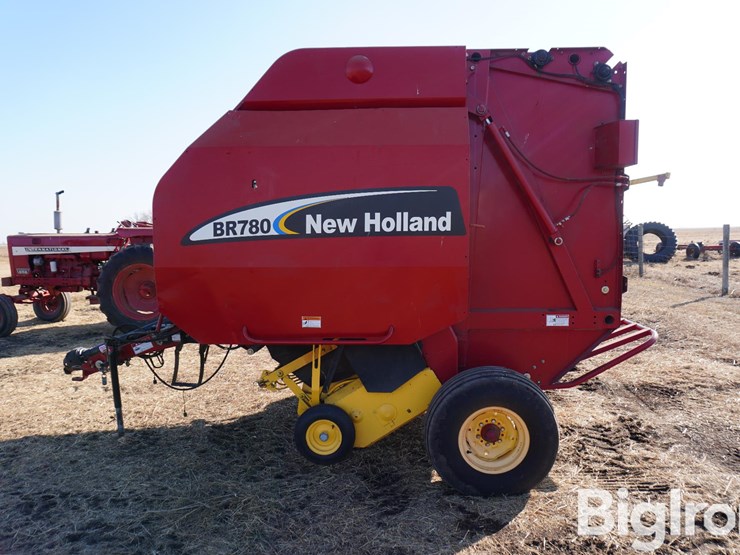 2004-new-holland-br780-image-8