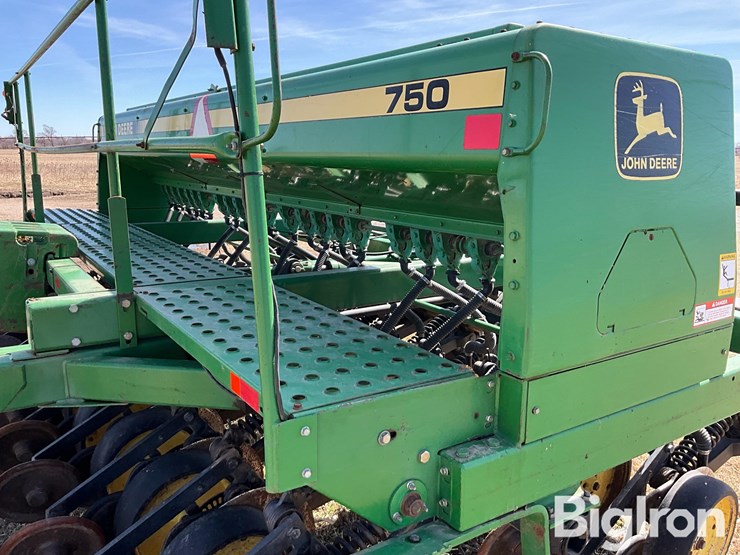 john-deere-750-image-17
