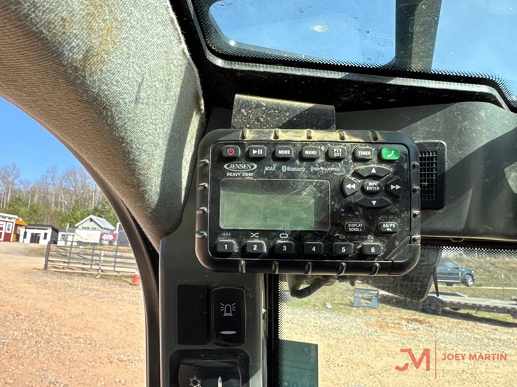 2023-jcb-2ts-7t-image-21