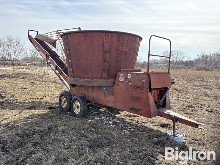 farmhand-900a-tub-grinder-image-3