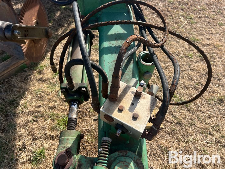 john-deere-2810-image-10