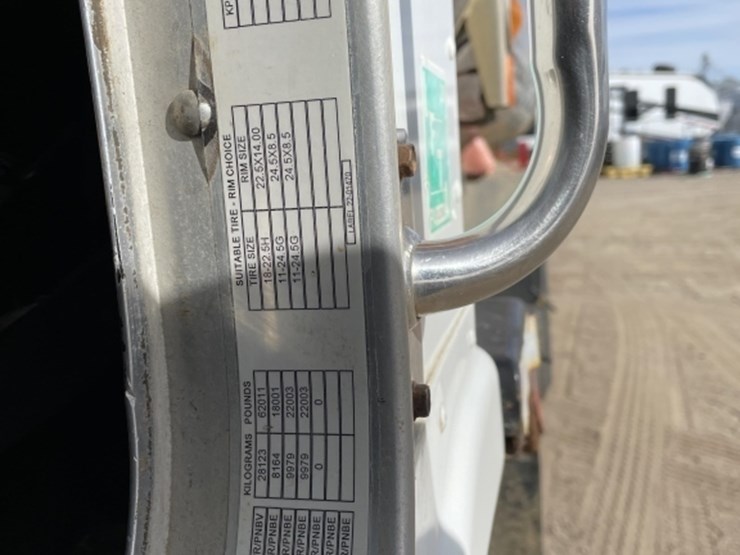 1997-peterbilt-320-image-31