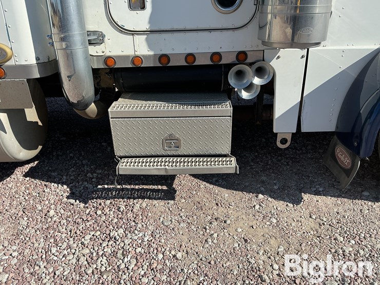 2000-peterbilt-379-image-12