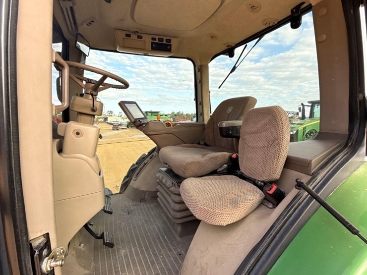 2015-john-deere-8270r-image-26