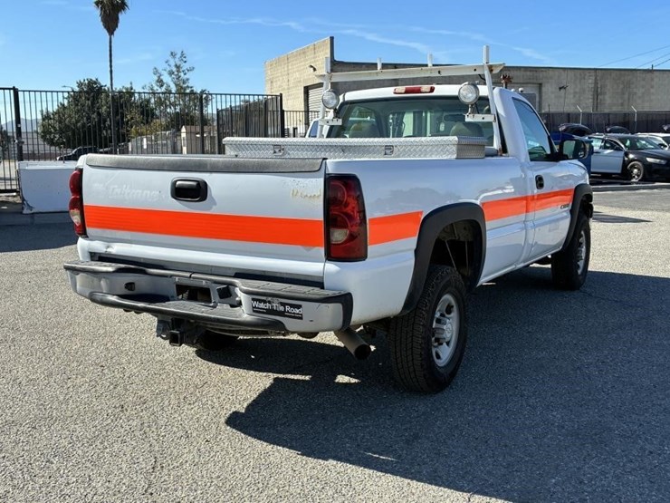 2005-chevrolet-silverado-2500-image-3