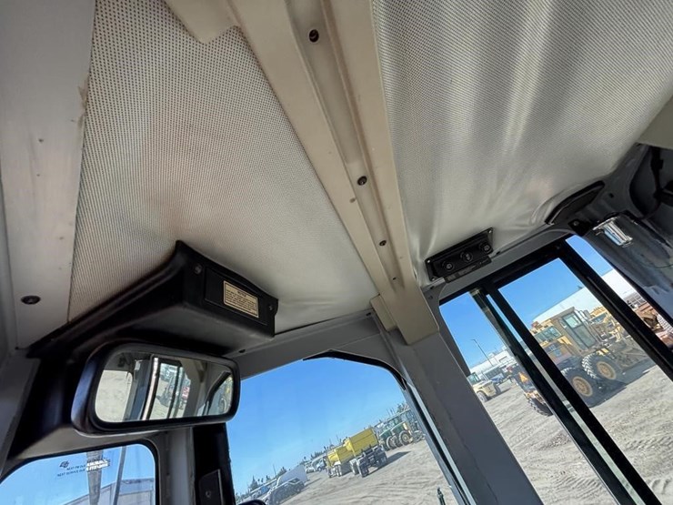 2002-caterpillar-d3g-image-37