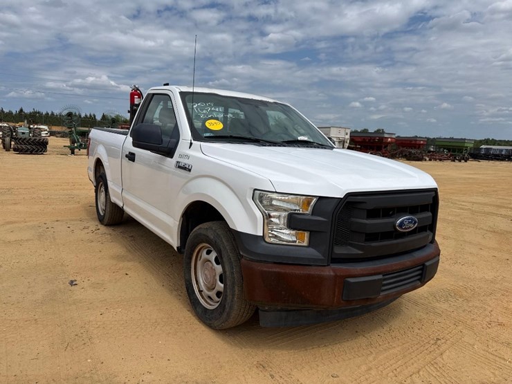 2015-ford-f150-xl-image-1