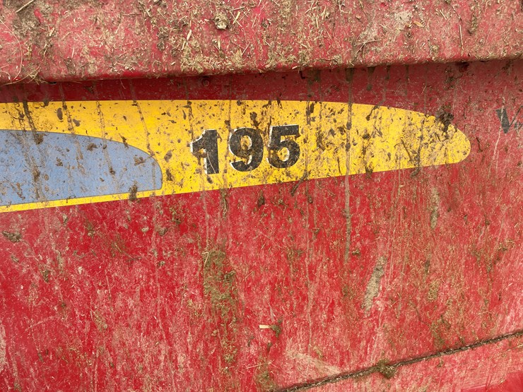 2020-new-holland-195-image-6