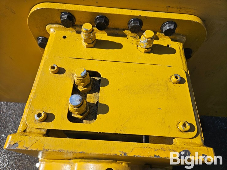 2025-massey-ferguson-730-image-18