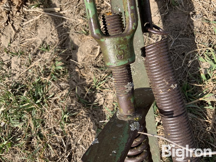 john-deere-12-image-9